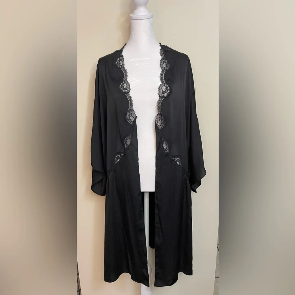 Victoria’s Secret Satin Crochet Lace-Trim Kimono Robes Cover-Up. size XS/S. NWT - Picture 5 of 17